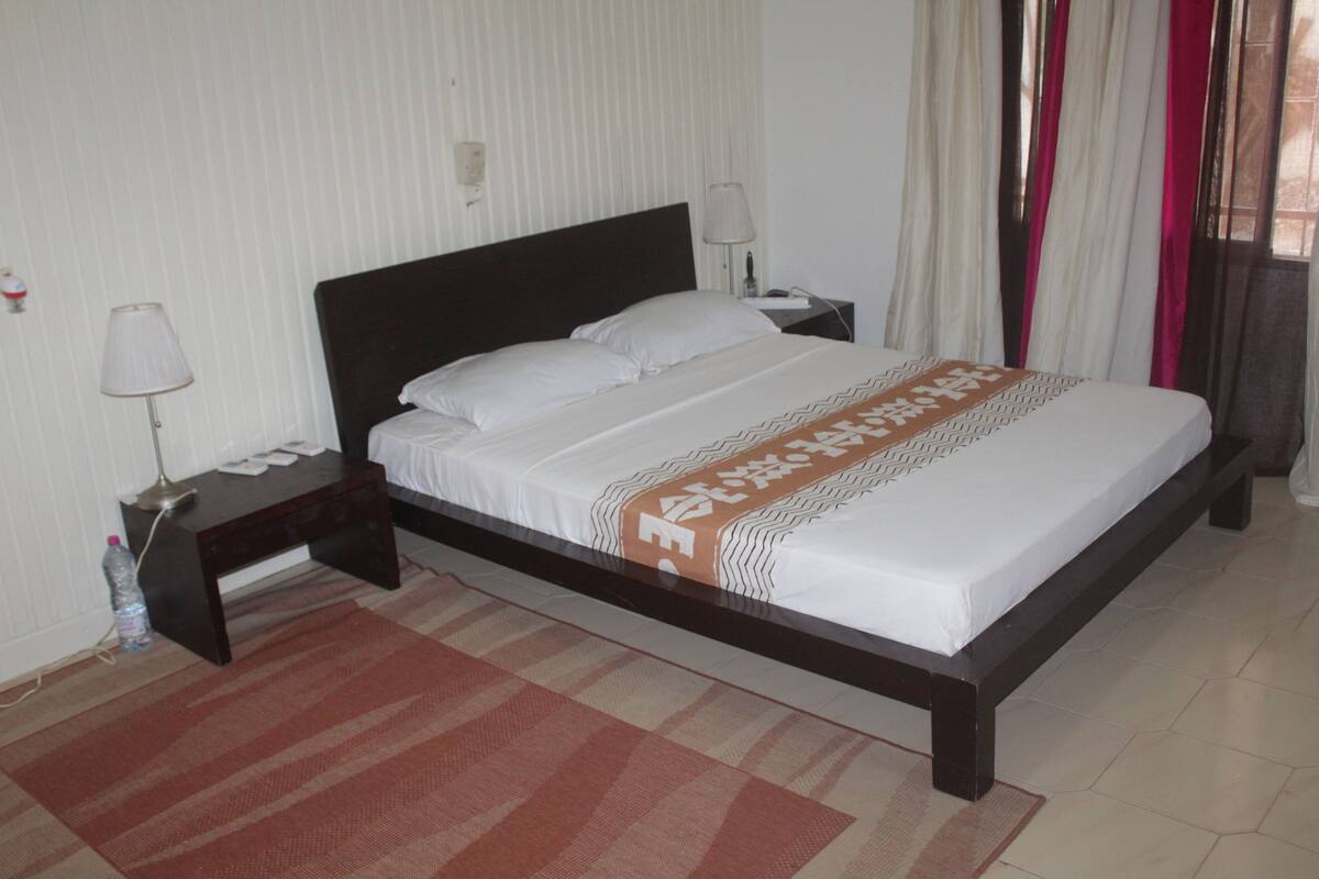 Junior Room | Iron/ironing board, free WiFi, bed sheets