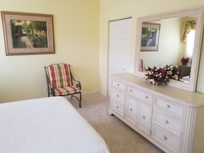 3 bedrooms, desk, iron/ironing board, free WiFi