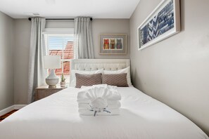 3 bedrooms, iron/ironing board, Internet