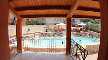 Piscine extérieure (ouverte en saison)