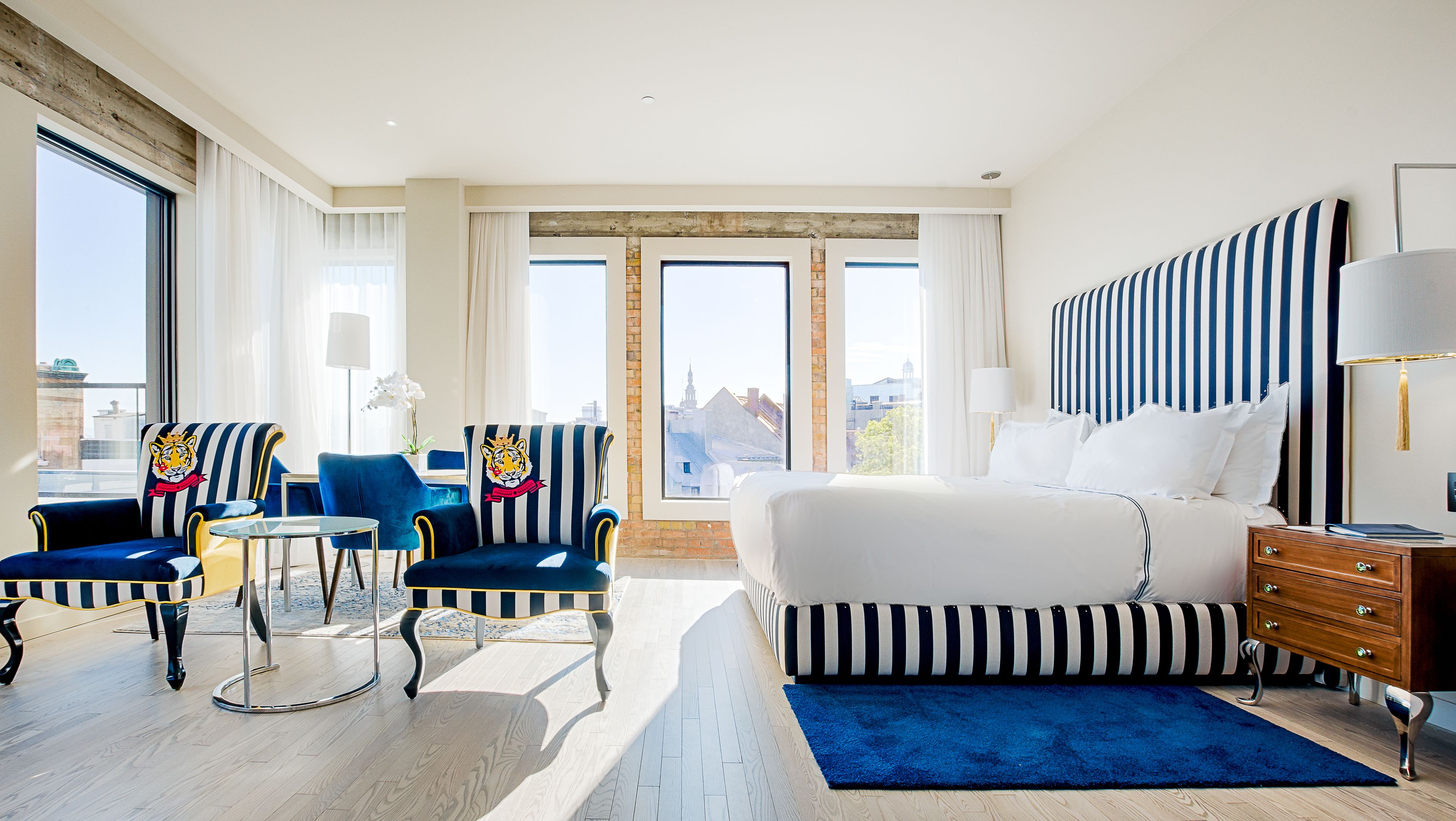 superior room with terrace | in-room dining