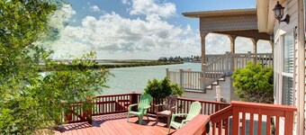 NYTT LISTE! Bayfront hjem med dekk og felles basseng, badestamp, treningsstudio, tennis, golf