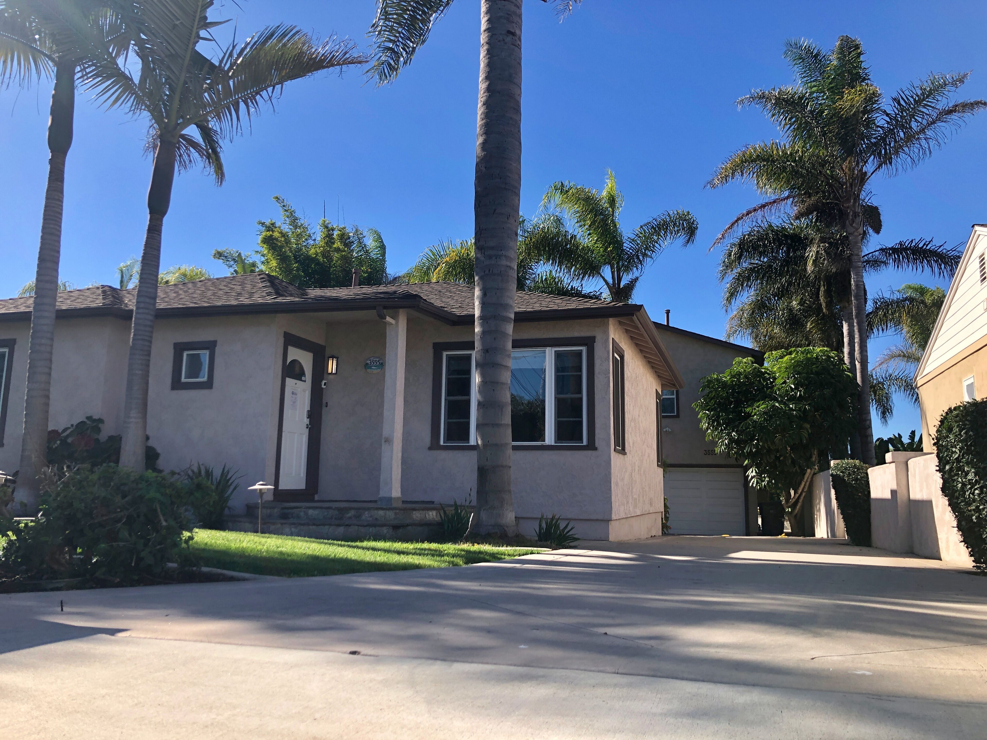 Classic Beach House, View, Spa , 1 Block to Beach
