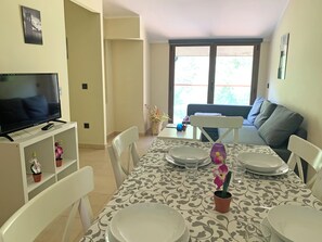 TV - Apartamentos Llorts Ordino 3000 (La Cortinada)