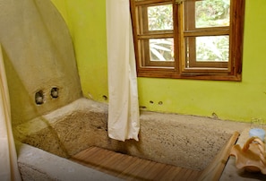 Suite Deluxe, 1 letto queen, non fumatori | Bagno | Asciugamani