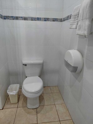 Basic Double Room, 2 Double Beds, Non Smoking | Bathroom | Shower, free toiletries, towels - Hotel La Colonia (San Sebastian)