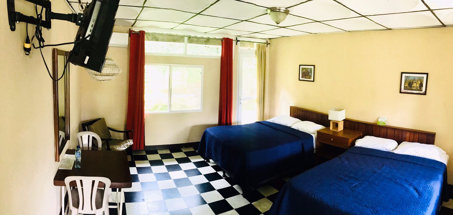 Kamar Double Basic, 2 Tempat Tidur Double, Bebas Asap Rokok | Seprai linen