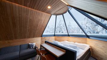 Design-mökki | Minibaari, tallelokero huoneessa, työpöytä, äänieristys