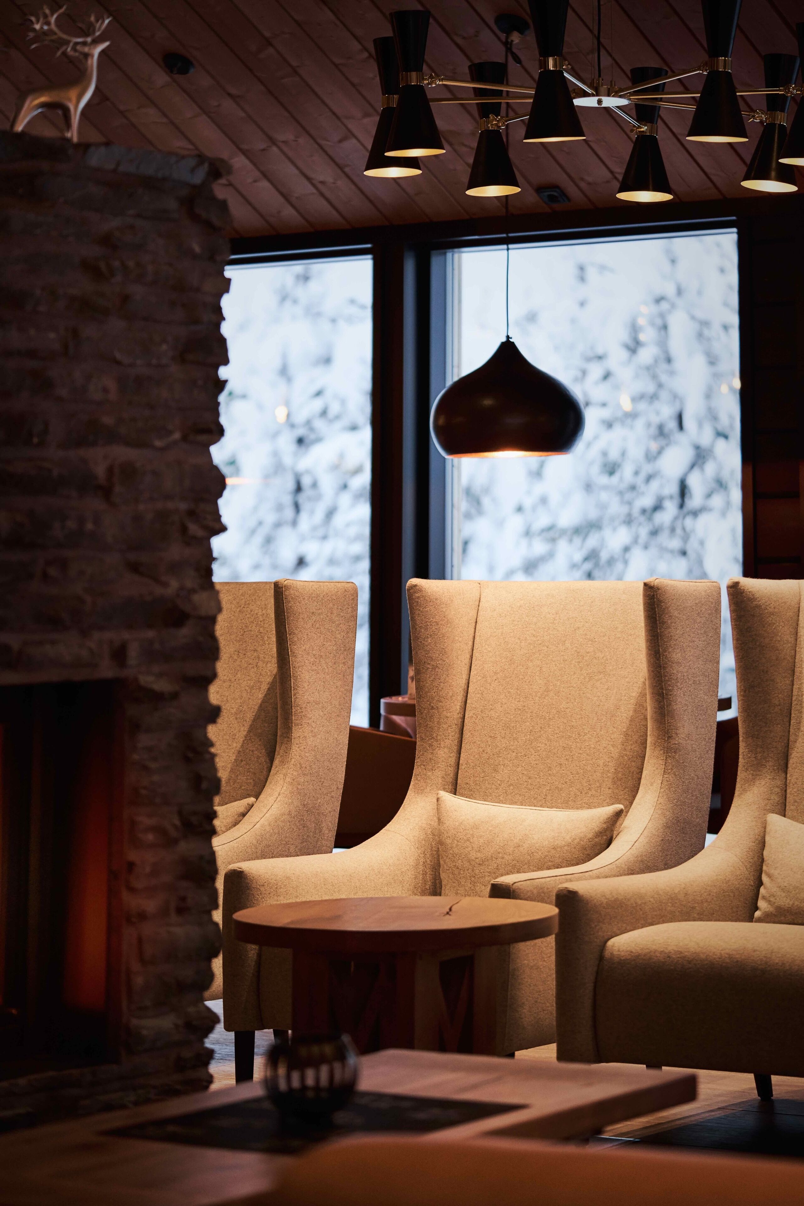 lunch, dinner, brunch served; international cuisine