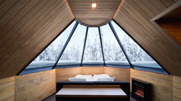 Design Cabin | Minibar, in-room safe, desk, soundproofing