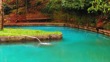 2 outdoor pools
