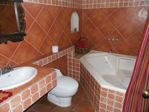 Family Room, Non Smoking | Bathroom