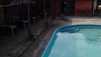 Kolam renang terbuka