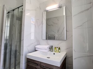 シャワー、ヘアドライヤー