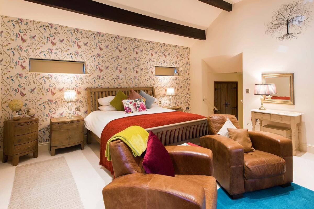 Superior Suite | Free WiFi, bed sheets