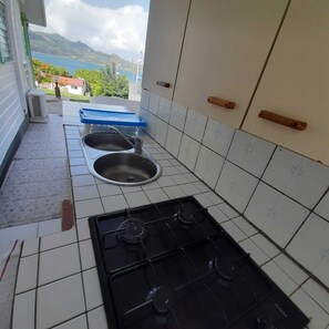 Kühlschrank, Mikrowelle, Ofen, Herdplatte