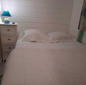 2 bedrooms, iron/ironing board, free WiFi, bed sheets - the bungalow beachfront chancel (robert)