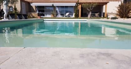 "Countryside in town" Cottage with heated pool and jacuzzi "" 3 stars "