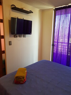 Family Apartment, 2 Bedrooms, Private Bathroom | 2 bedrooms, free WiFi, bed sheets - Departamento Familiar Metro Santa Isabel (Santiago)