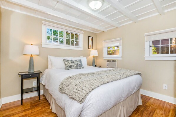 2 bedrooms, iron/ironing board, travel cot, free WiFi