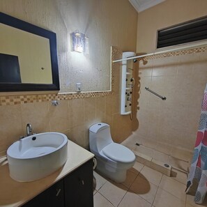 Shower, free toiletries, towels