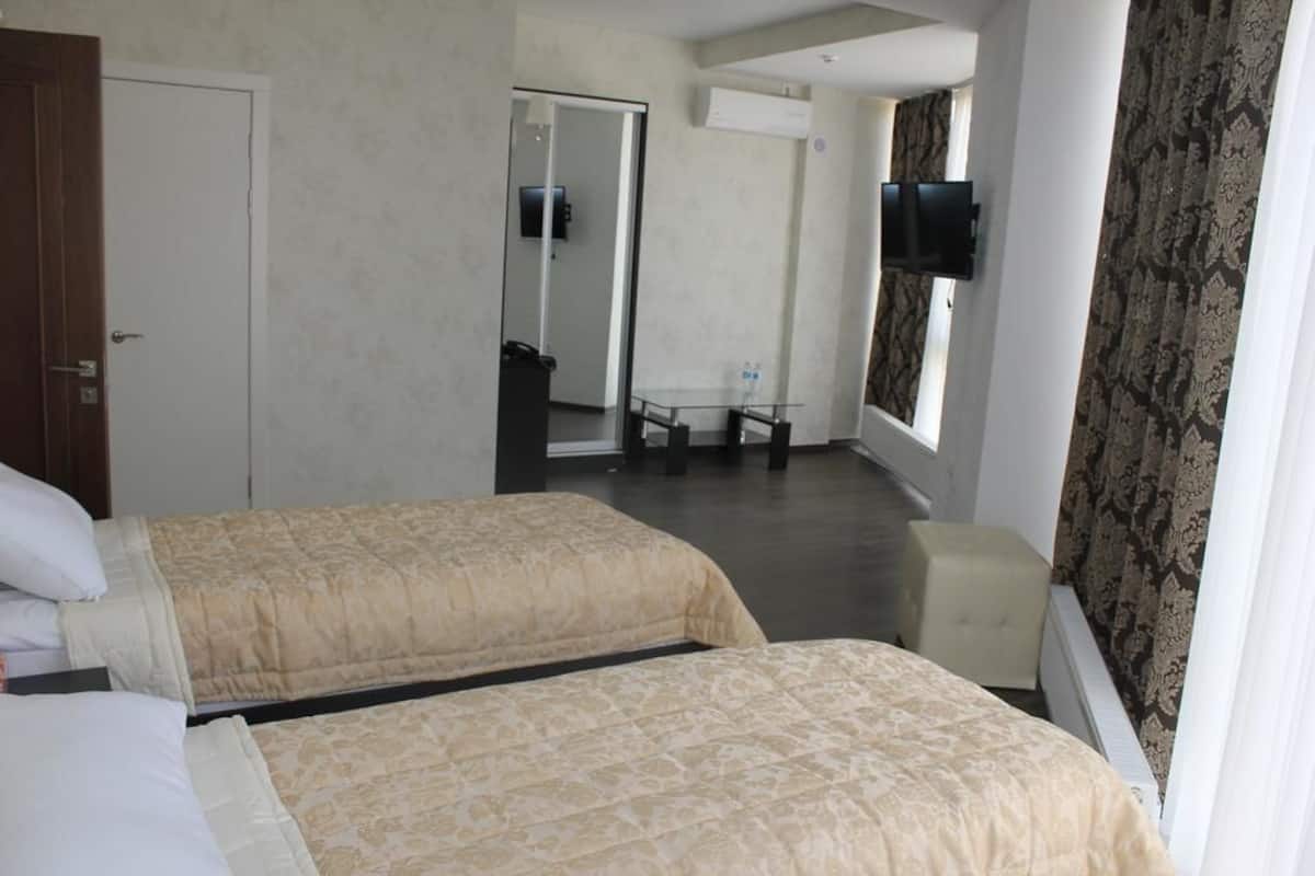 Standaard Twin kamer, meerdere bedden | Verduisterende gordijnen, een strijkplank/strijkijzer, gratis wifi