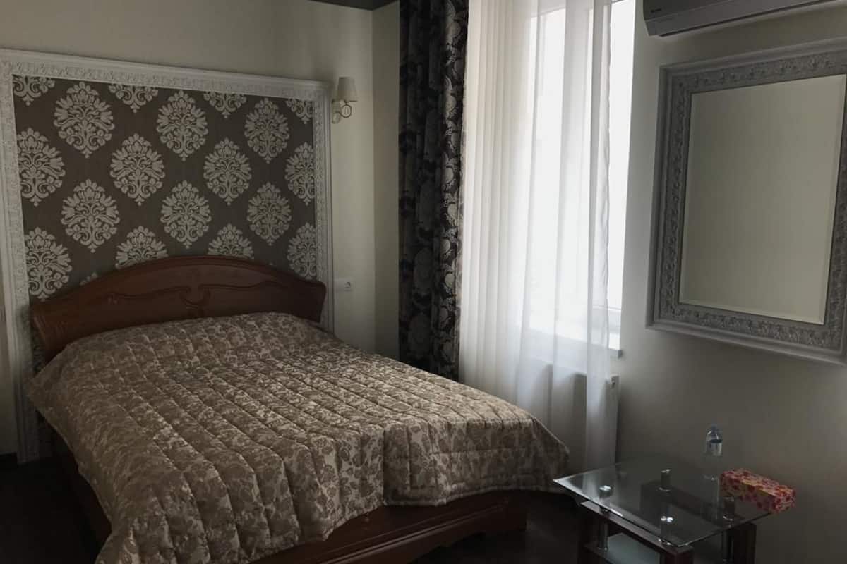 Standard Double Room, 1 Double Bed | Blackout drapes, iron/ironing board (on request), WiFi (free)
