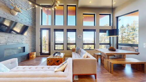 Ski-in/Ski-out | Modern Luxury | Hot Tub | Views | Blue Aspen 1