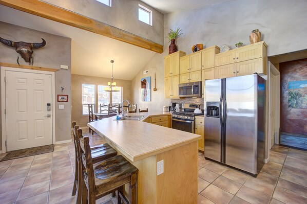 冰箱、微波炉、烤箱、炉灶