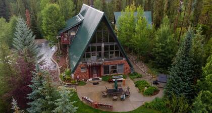 Large Upscale Retreat off Vasquez Rd. Sleeps 14