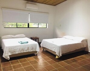 Deluxe Quadruple Room, 2 Double Beds, Non Smoking | In-room safe, iron/ironing board, WiFi (free), bed sheets - Hotel Nueva Posada Inn (Rivas)