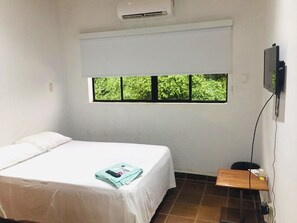 Comfort Room, 1 Double Bed, Non Smoking | In-room safe, iron/ironing board, WiFi (free), bed sheets - Hotel Nueva Posada Inn (Rivas)