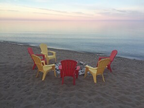 Plage, chaises longues