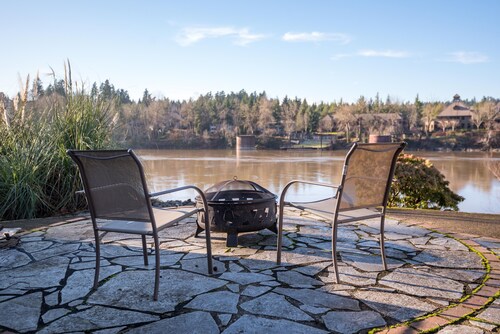 Brandneues Gästehaus mit Patio am Flussufer