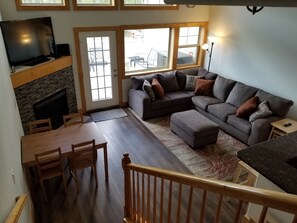 Smart TV, caminetto, videogiochi, lettore DVD