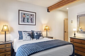 3 habitaciones, escritorio, tabla de planchar con plancha y wifi 