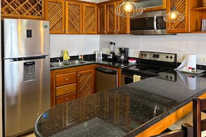 Refrigerador, microondas, horno, placa de cocina