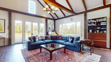 TV, fireplace, stereo