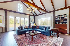 TV, fireplace, stereo