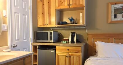 Cute cozy condo near ski resorts