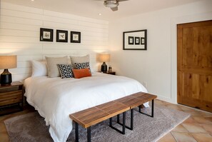 3 bedrooms, iron/ironing board, WiFi, bed sheets - BRAND NEW REMODELED HOME WITH STUNNING VIEWS!!! (Sedona)