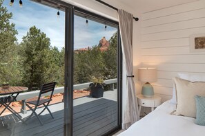 3 bedrooms, iron/ironing board, WiFi, bed sheets - BRAND NEW REMODELED HOME WITH STUNNING VIEWS!!! (Sedona)