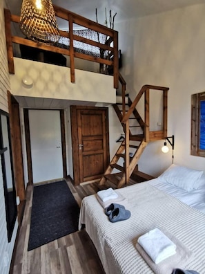 Habitación doble | Minibar, cortinas opacas, wifi gratis y ropa de cama