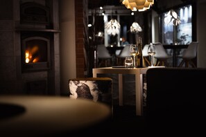 Bar lounge