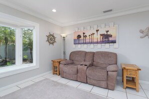 Smart TV, libros y videoteca 