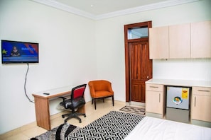 Deluxe Double Room | Desk, free WiFi, bed sheets - Zircon Hotel Gh (Taifa)