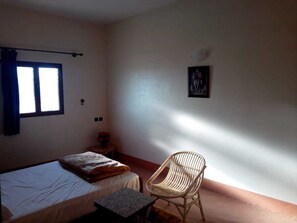 Habitación individual | Cortinas blackout, tabla de planchar con plancha y wifi gratis 