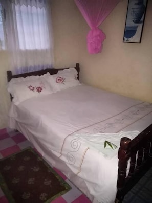 Economy Single Room | Iron/ironing board, WiFi