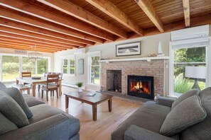 TV, fireplace, offices