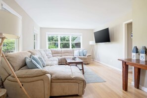 TV, fireplace, offices